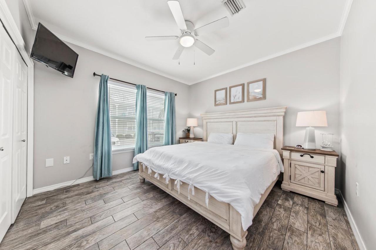 גולף שורז Summerescape - Retreat - Steps To Beach - Spaciouswestbeachcondo מראה חיצוני תמונה